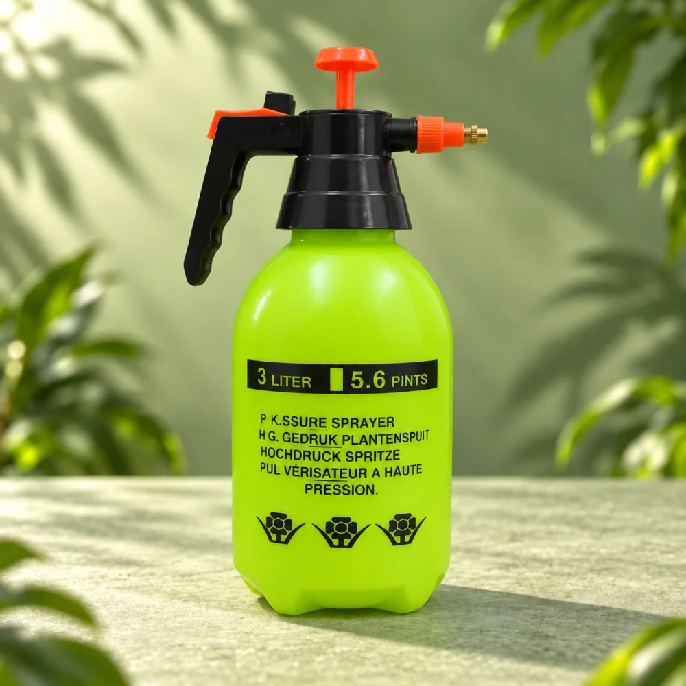  3 L hand pressure sprayer · Lime in a green product setting